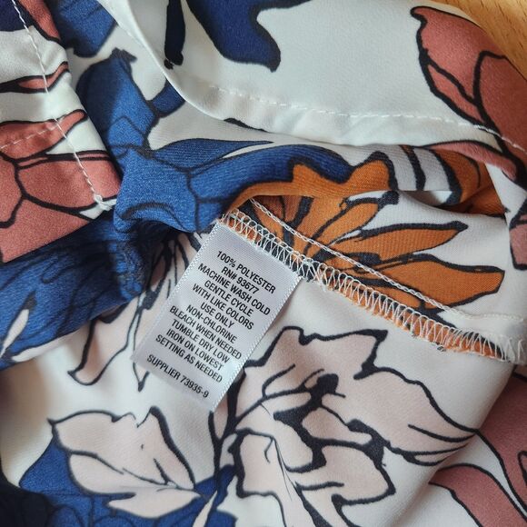Liz Claiborne Fall Floral Blouse, Medium - Picture 3 of 4